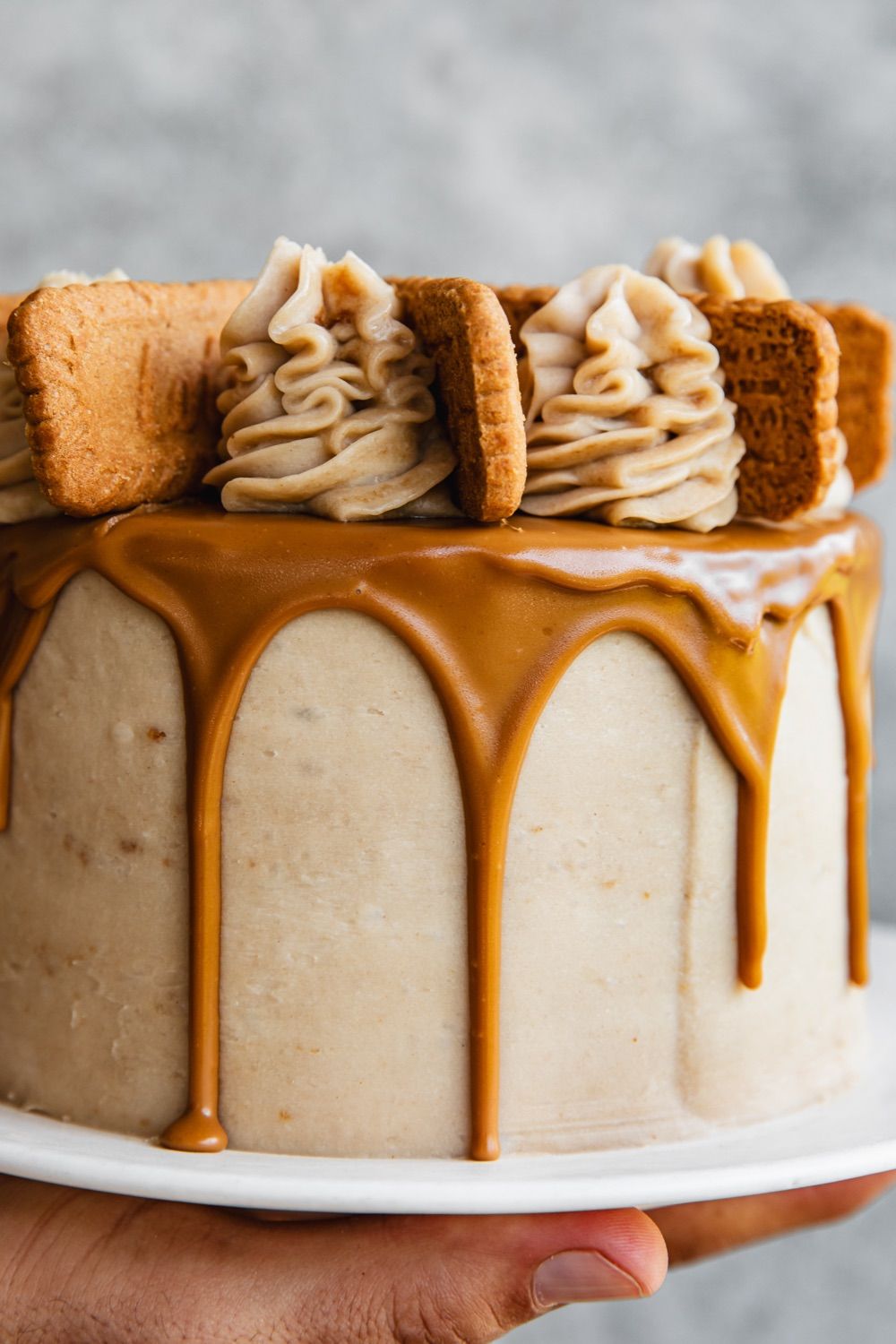 Biscoff cake with caramel drip